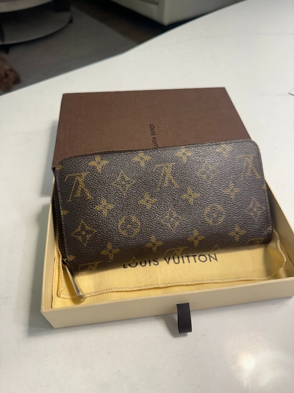 Louis Vuitton Monogram Zippy Wallet Long - Pristine Condition, Box and Dustbag